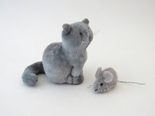 Load image into Gallery viewer, Wee Felt Cat and Mouse Complete Sewing Kit