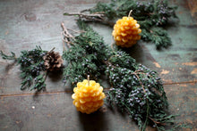 Load image into Gallery viewer, Beeswax Pine Cone Candles