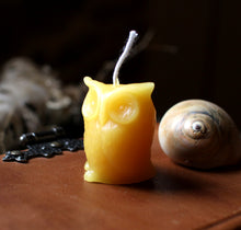 Load image into Gallery viewer, Beeswax Owl Candle