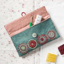 Load image into Gallery viewer, Sewing Pouch Felt Craft Mini Kit
