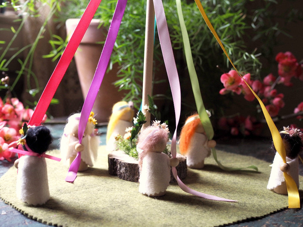 Maypole and Dancers Craft Kit
