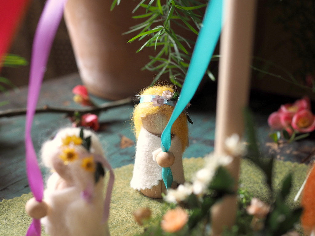 Maypole and Dancers Craft Kit
