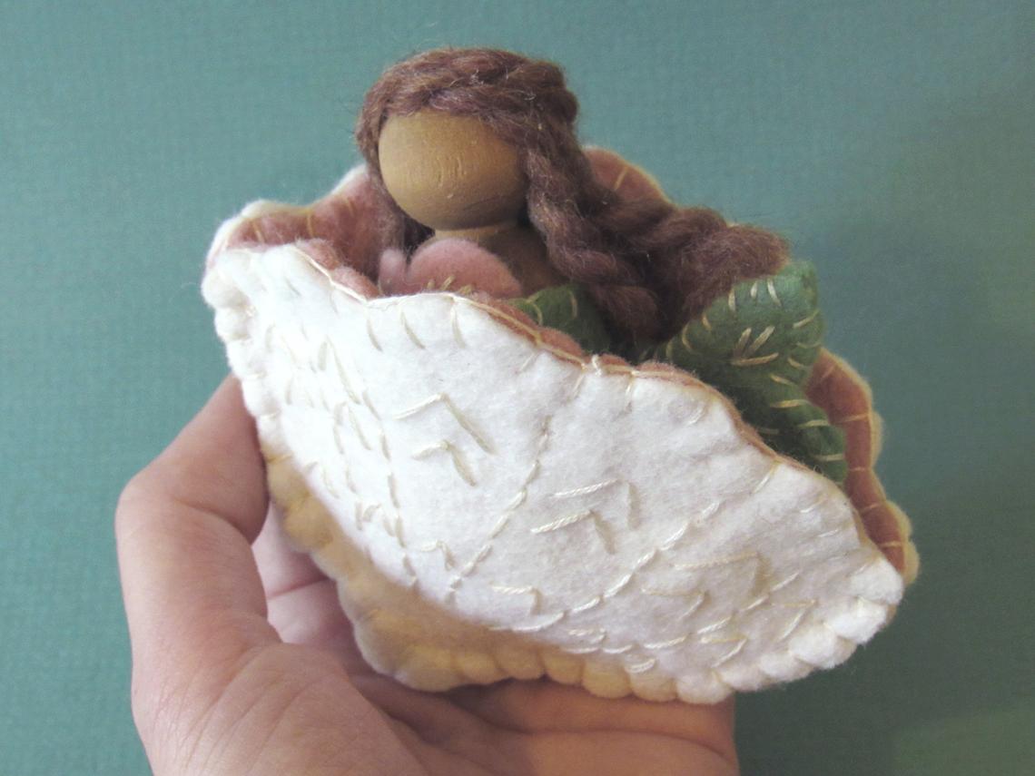 Wee Felt Mermaid and Clamshell Bed Complete Sewing Kit